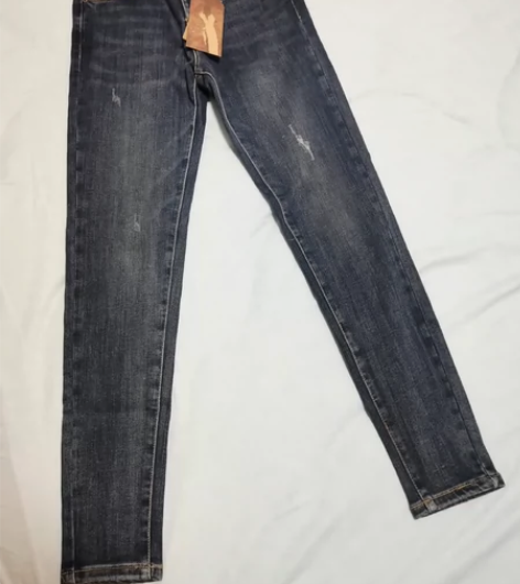 酷朵牛仔铅笔裤26码，全新吊牌未拆，嫌小出...