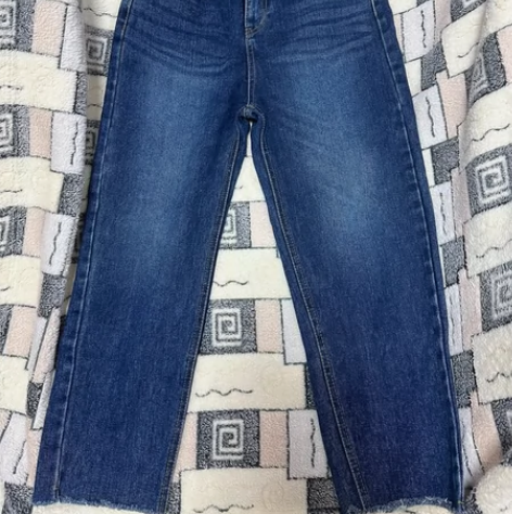 七分牛仔裤，口袋破洞款。S，100斤以内。...