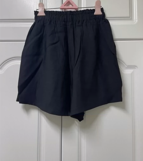 闲置 出邮费就送 裤子每个20 感兴趣的话...