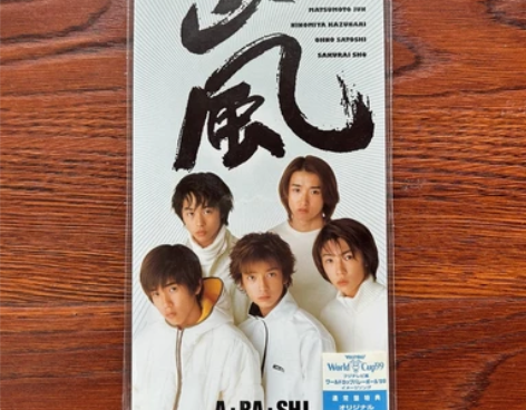 全新8cm嵐ARASHI出道2版次皆不一樣...