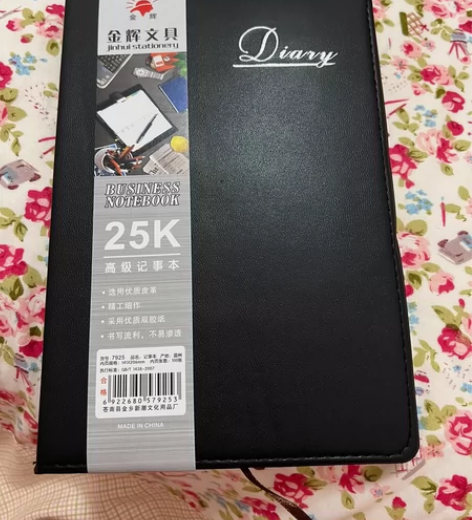 一本很厚质量很好的笔记本 全新的 不包邮哈...