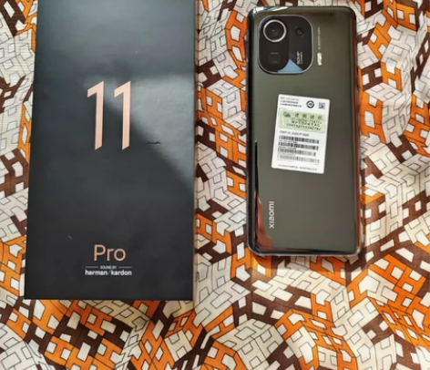 几乎很少使用的小米11 Pro 12 GB...