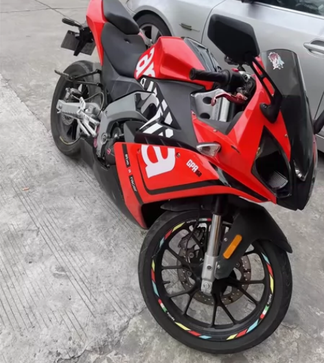 手慢拍大腿价 20年阿普利亚150协议过户