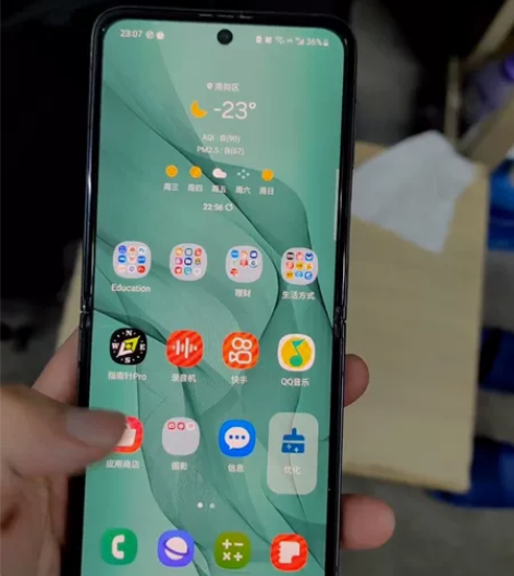 三星Galaxy  z  Flip3  ，...