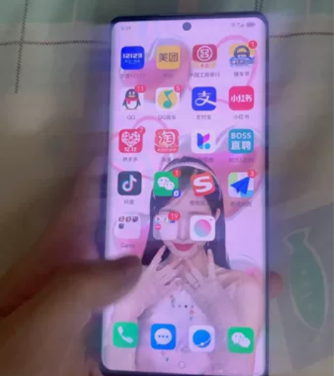 出一台荣耀60，内存8+256G，成色如图...