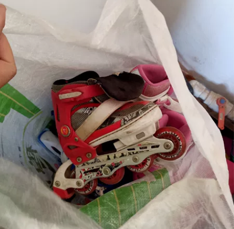 单排轮旱冰鞋，大人小孩的都有 感兴趣的话点...