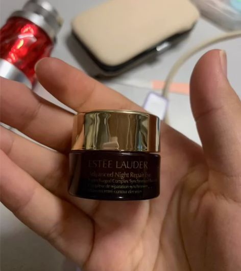 雅诗兰黛小棕瓶眼霜小样5ml，包邮 感兴趣...