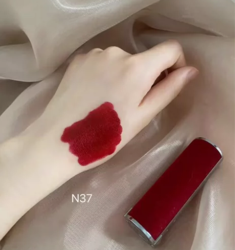 记梵希红丝绒n37，用过一两次98新在得物...