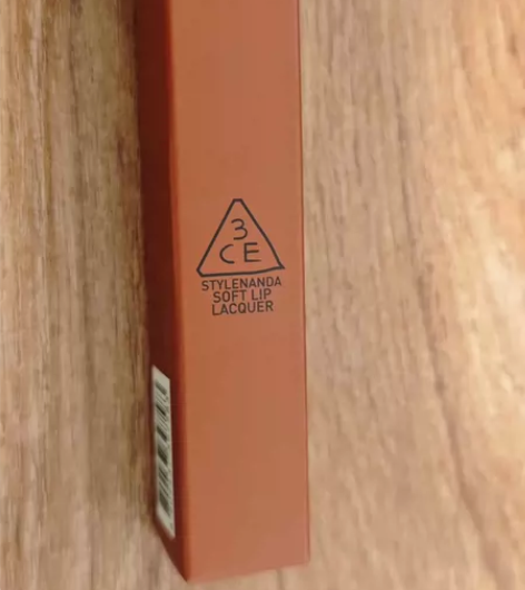 朋友送的生日礼物打开试了个色，不是很喜欢，...