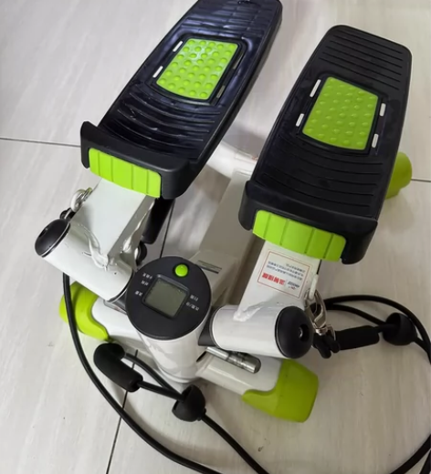 闲置的踏步机，搬家后没地方放，成色如图，配...