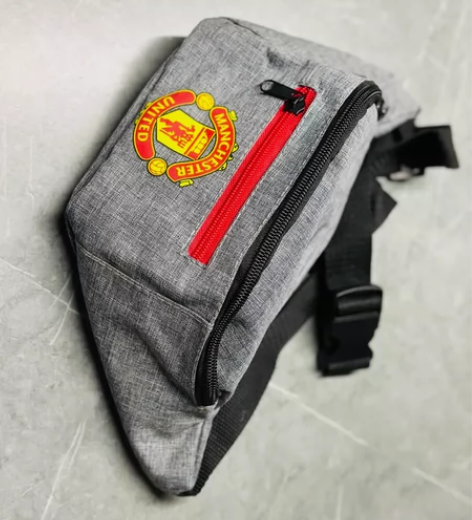 曼彻斯特足球队，正版周边腰包，朋友英国带回...