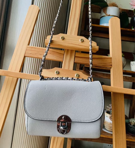 锁扣包浅色女包夏款女士包链条小包，链条可长...