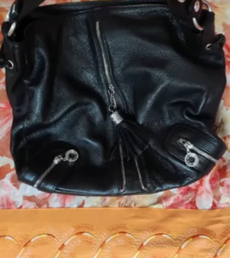 全真皮，可斜挎，可单肩，超级值 感兴趣的话...