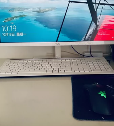 出一台台式电脑，有需要联系我 玩lol，原...