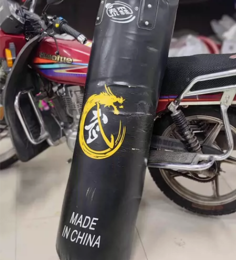 泰森训练拳击沙袋泰拳散打挂式吊式实心沙包家...