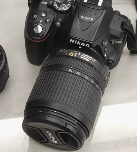 尼康D5300 95新，功能齐全，使用正常...