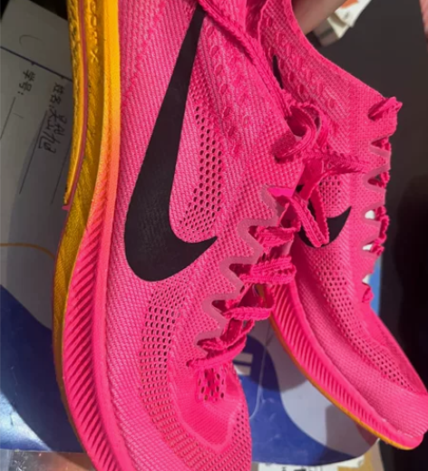 耐克蜻蜓长跑钉鞋42.5码，百分百正品成色...