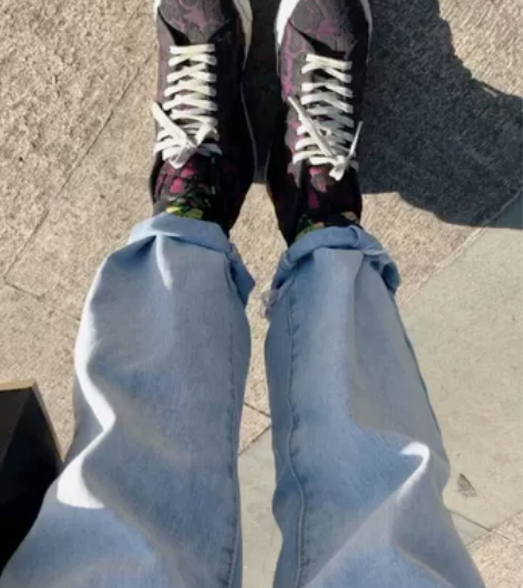 耐克高帮～38码，我穿37的鞋子，但我也凑...