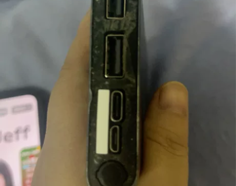 小米充电宝10000毫安，战损成色，可小刀...