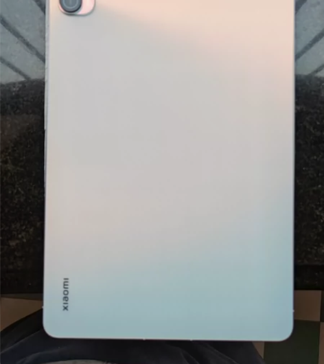小米平板5 4月份刚买的，成色基本充新用得...