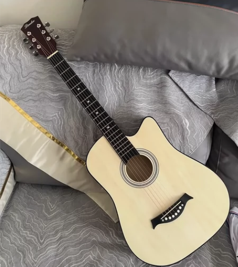 卖几把原价1000多的几乎全新吉他便宜出了...
