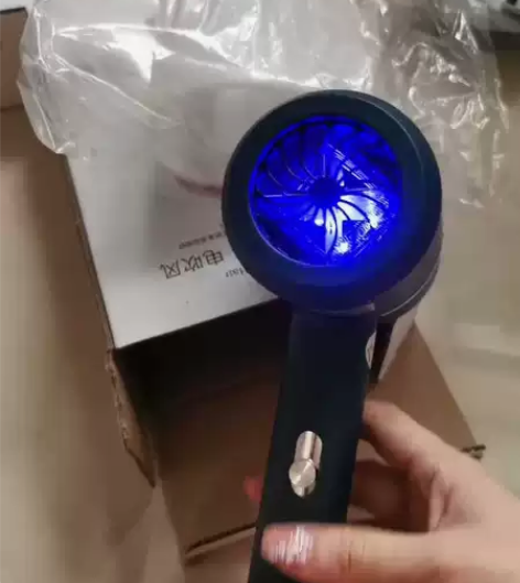 翡翠绿蓝光负离子护发吹风机，不伤发，小巧便...