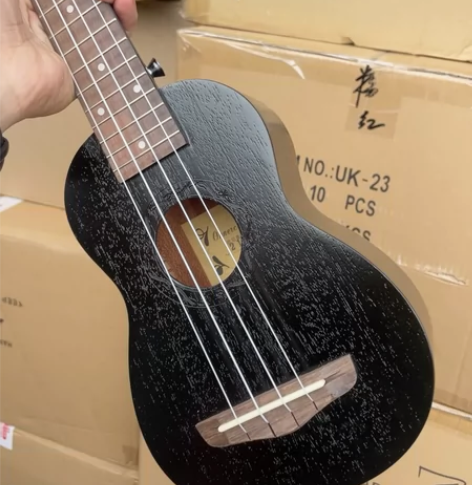 21寸全木质尤克里里亏本清仓特价包邮，新疆...