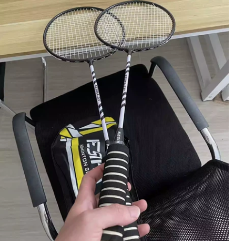 出个人闲置 出1副耐打高弹力羽毛球拍！！原...