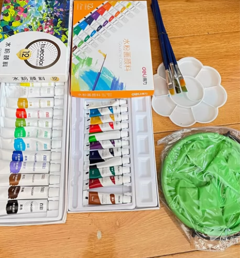 水粉画工具 包含：两盒颜料轻微使用痕迹 一...