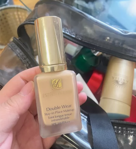 ?雅诗兰黛持久粉底液 色号2c0  用了四...