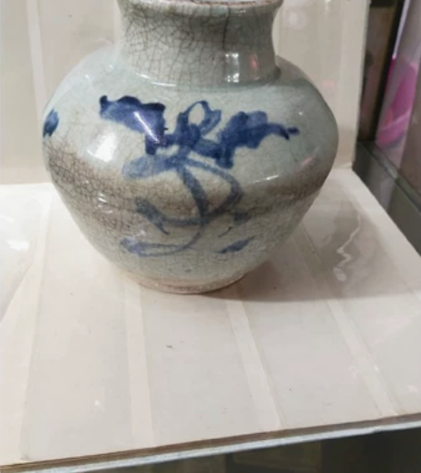 青花罐子。品如图自鉴。有磕有冲。包真包老。...