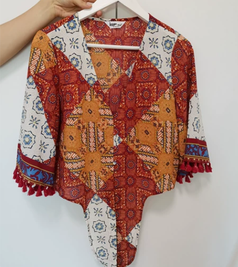 中国风刺绣花v领显瘦棉上衣 服装版型：直筒...