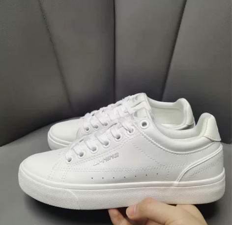 正品李宁品牌女鞋，35码，白色皮面厚底小白...