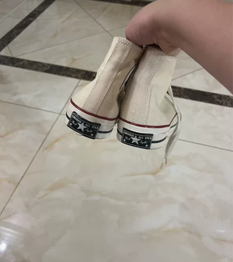 匡威帆布鞋，39 码八成新，没穿过几次，两...