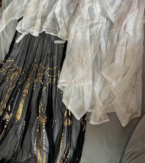 艺缕黑云鹤汉服上衣+齐胸襦裙+大袖衫，M码...