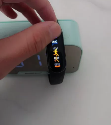 小米手环6 NFC版黑,几乎全新 感兴趣的...