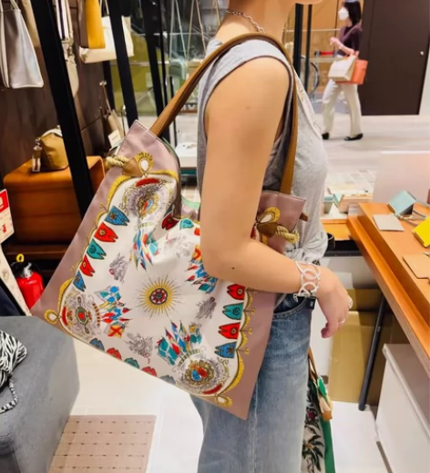 TOPKAPI日本制纯牛皮重工丝绸包 奶茶...