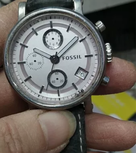 配件表，里面的小针掉了出来，刚刚收回来的手...