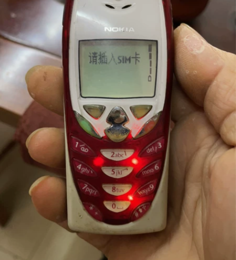 闲置出诺基亚8310、能开机打电话、当备用...