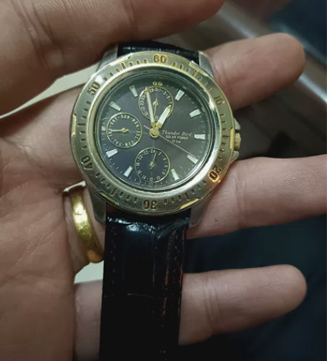 西铁城男士光动能三眼手表，不走时，见光走几...