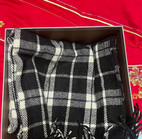 围巾全新30元出、、没带过全新、别人送的 ...