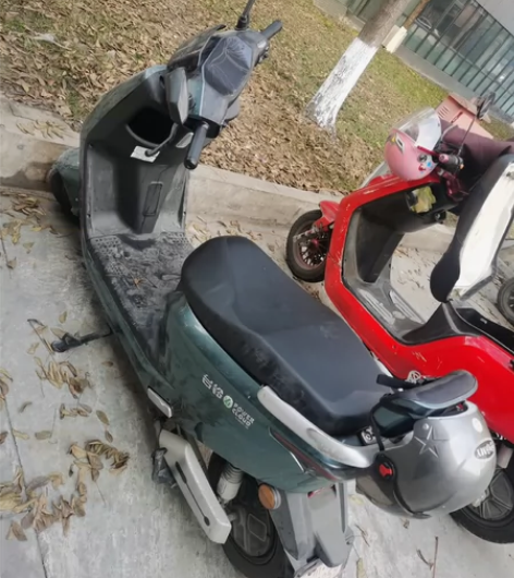 台铃电动车，买来4600，仅一年，没怎么骑...