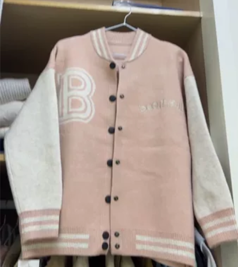 棒球服毛衣开衫，实体店原价79购买 衣长6...