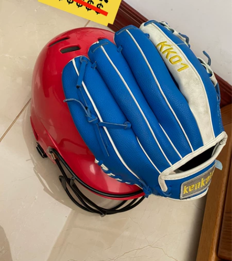 棒球手套和棒球防护帽，手套使用过9成新，帽...