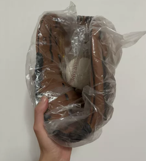 全新棕色棒球手套12.5，带棒球，共2套，...