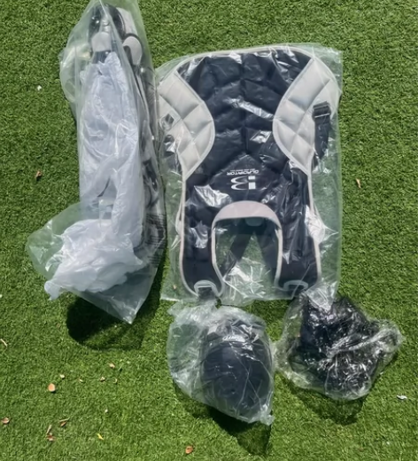 全新BRETT布瑞特棒球垒球捕手护具套装,成人款,护面为(D... 全新BRETT布瑞特棒球垒球捕手护具套装,成人款,护面为(D...