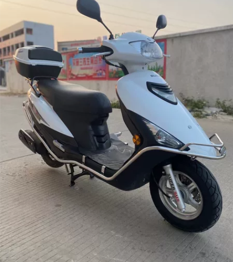 二手摩托车原装正品铃木海王星125cc白色...