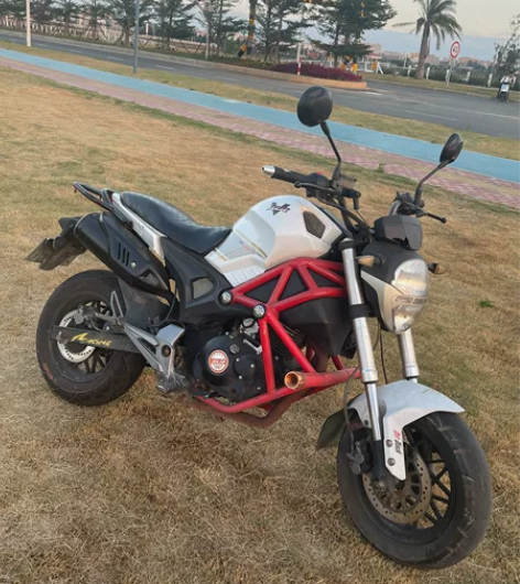 银钢小怪兽150，显示屏坏了，后胎刚换正新...