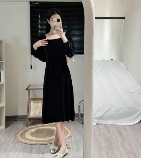 丝绒连衣裙女秋冬长袖收腰复古法式方领赫本风...