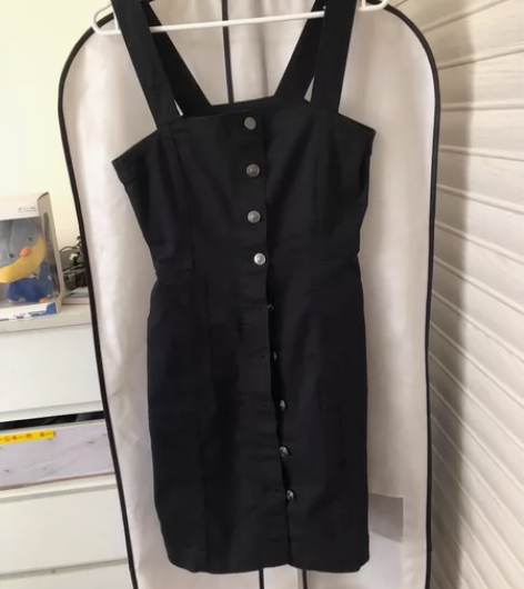 HM黑色牛仔背带裙，尺码165 /84，9...